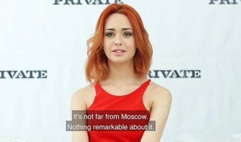 Красивая россиянка откровенничает на порно кастинге и рассказывает как любит сосать член
